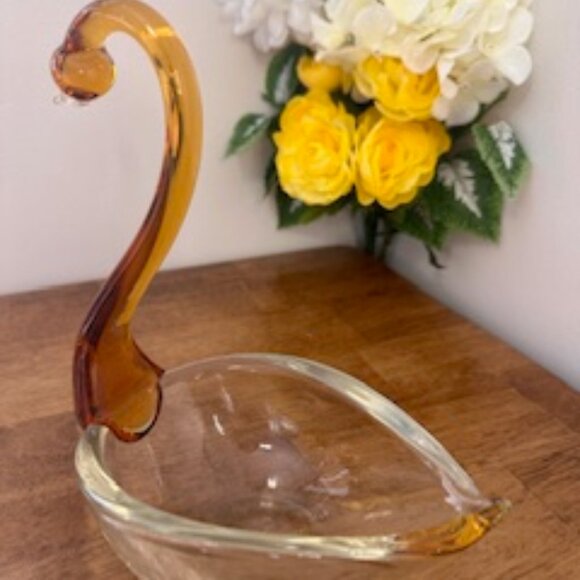 Vintage Murano Glass Swan Figurine – Elegant Amber and Clear Design - Picture 5 of 7